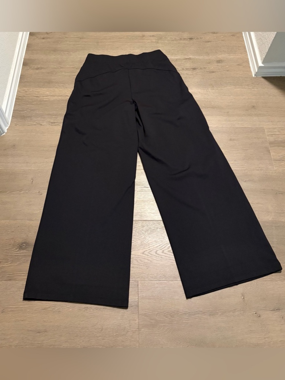 Old Navy Wide-Leg Pull-On Pants in Black